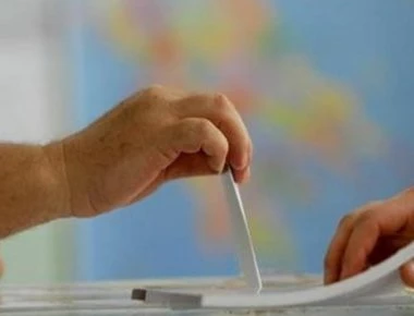 O ΣΥΡΙΖΑ ετοιμάζεται για εκλογές και «σπάει» την Β' Αθηνών σε τρία κομμάτια για να αποφύγει την συντριβή